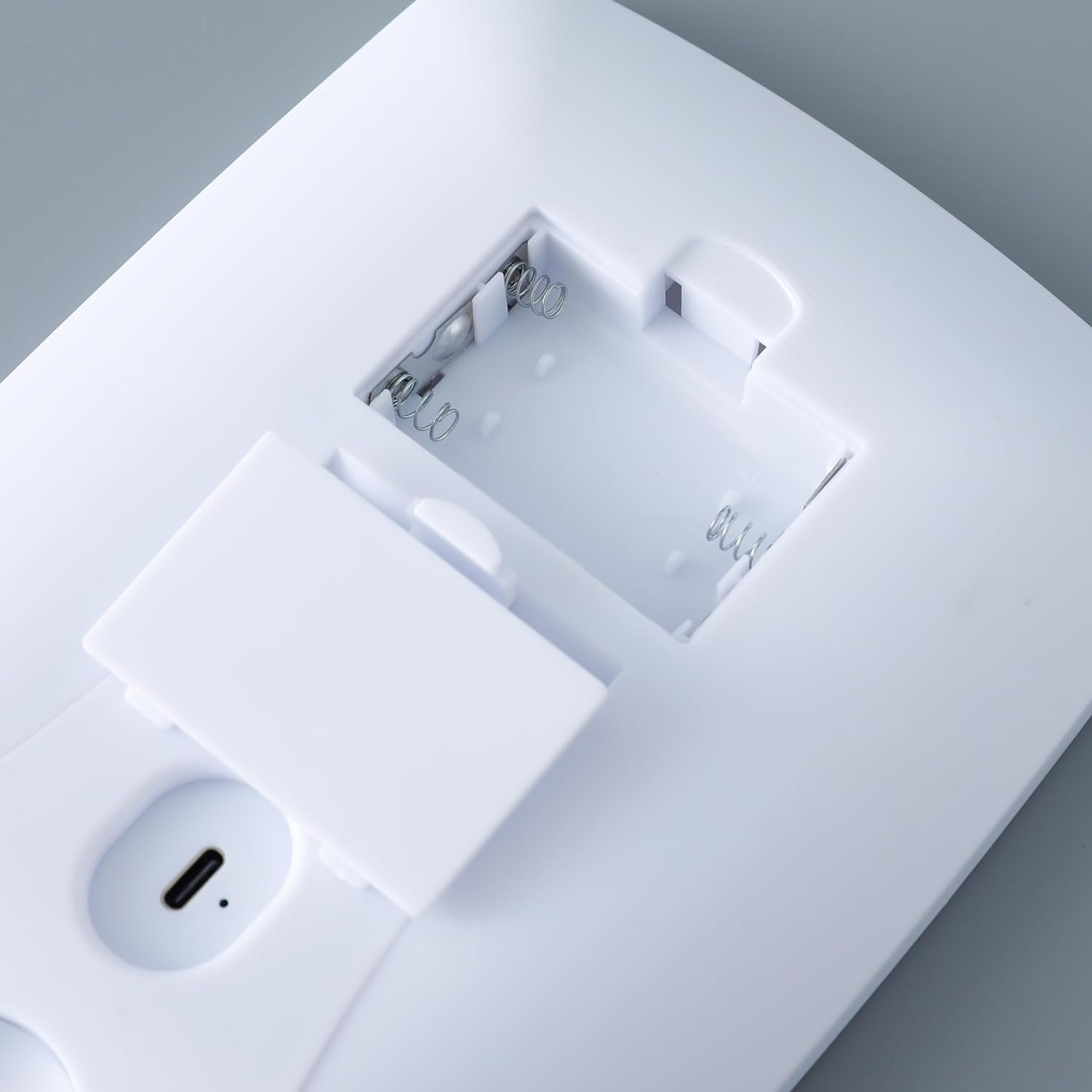 Kuber Industires Makeup Mirror with LED Light|Mirror for Table Top, Vanity, Desk|Battery Operated with USB Port(White)