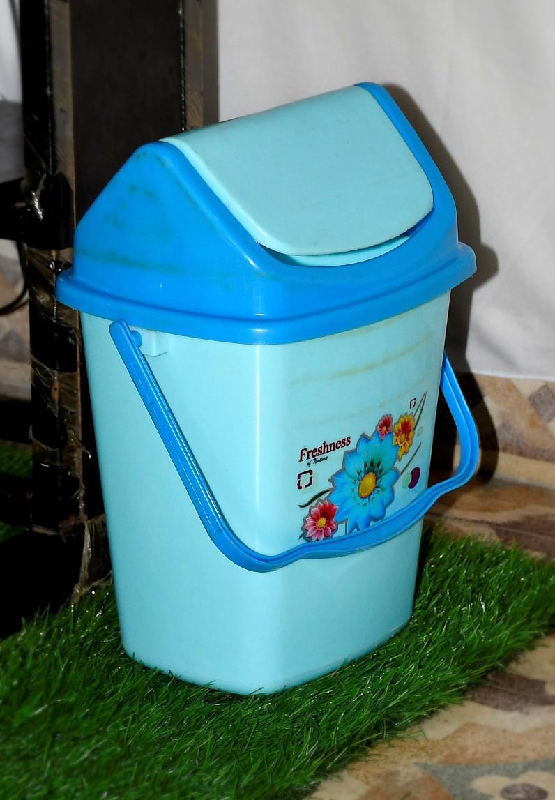 Kuber Industries 4 Pieces Pluto Plastic Swing Printed Garbage Waste Dustbin for Home, Office with Handle, 5 Liters (Cream & Blue)-KUBMART3112