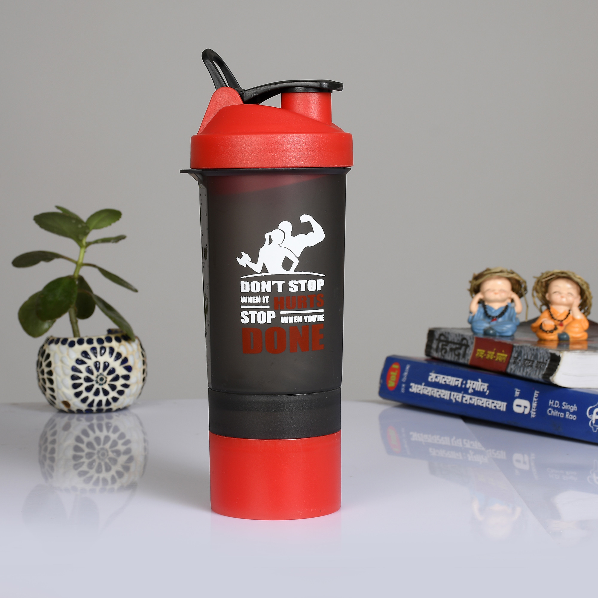 Kuber Industries Classic Shaker Bottle Perfect for Protein Shakes and Pre Workout with Pill Organizer and Storage for Protein Powder (Red)
