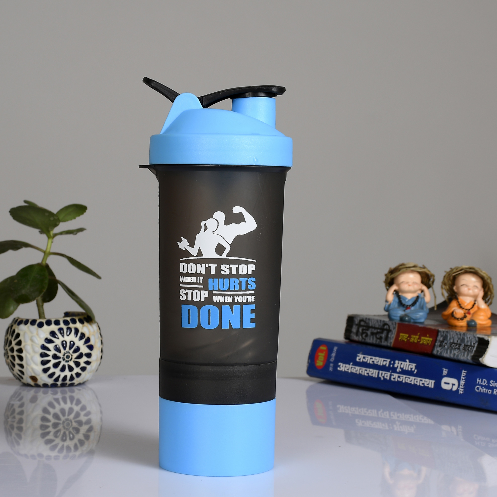 Kuber Industries Classic Shaker Bottle Perfect for Protein Shakes and Pre Workout with Pill Organizer and Storage for Protein Powder (Blue)