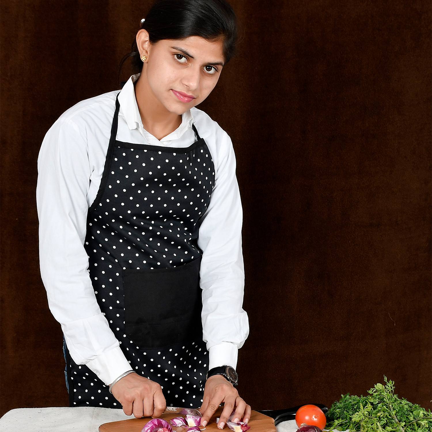 Kuber Industries Dot Printed Apron with 1 Front Pocket (Black)
