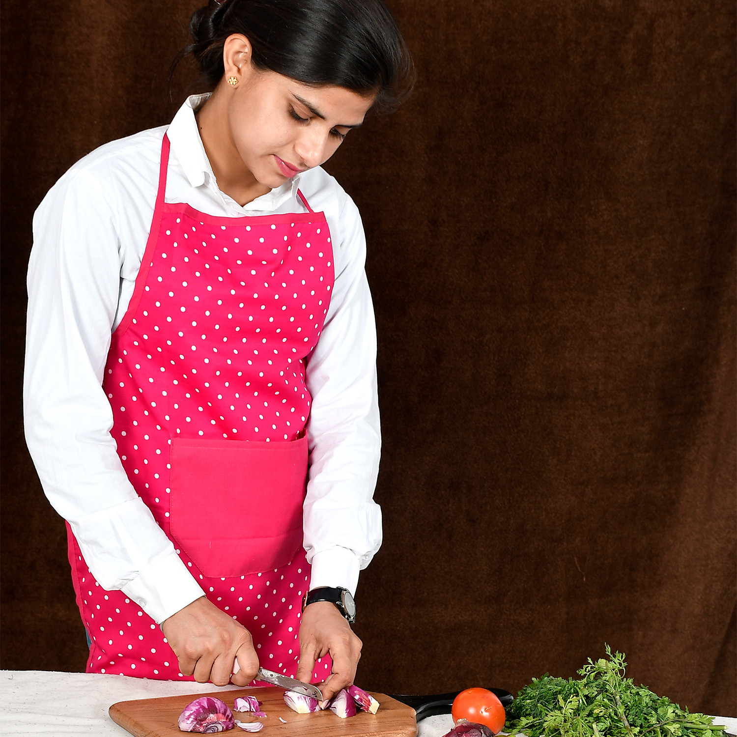 Kuber Industries Dot Printed Apron with 1 Front Pocket (Pink)