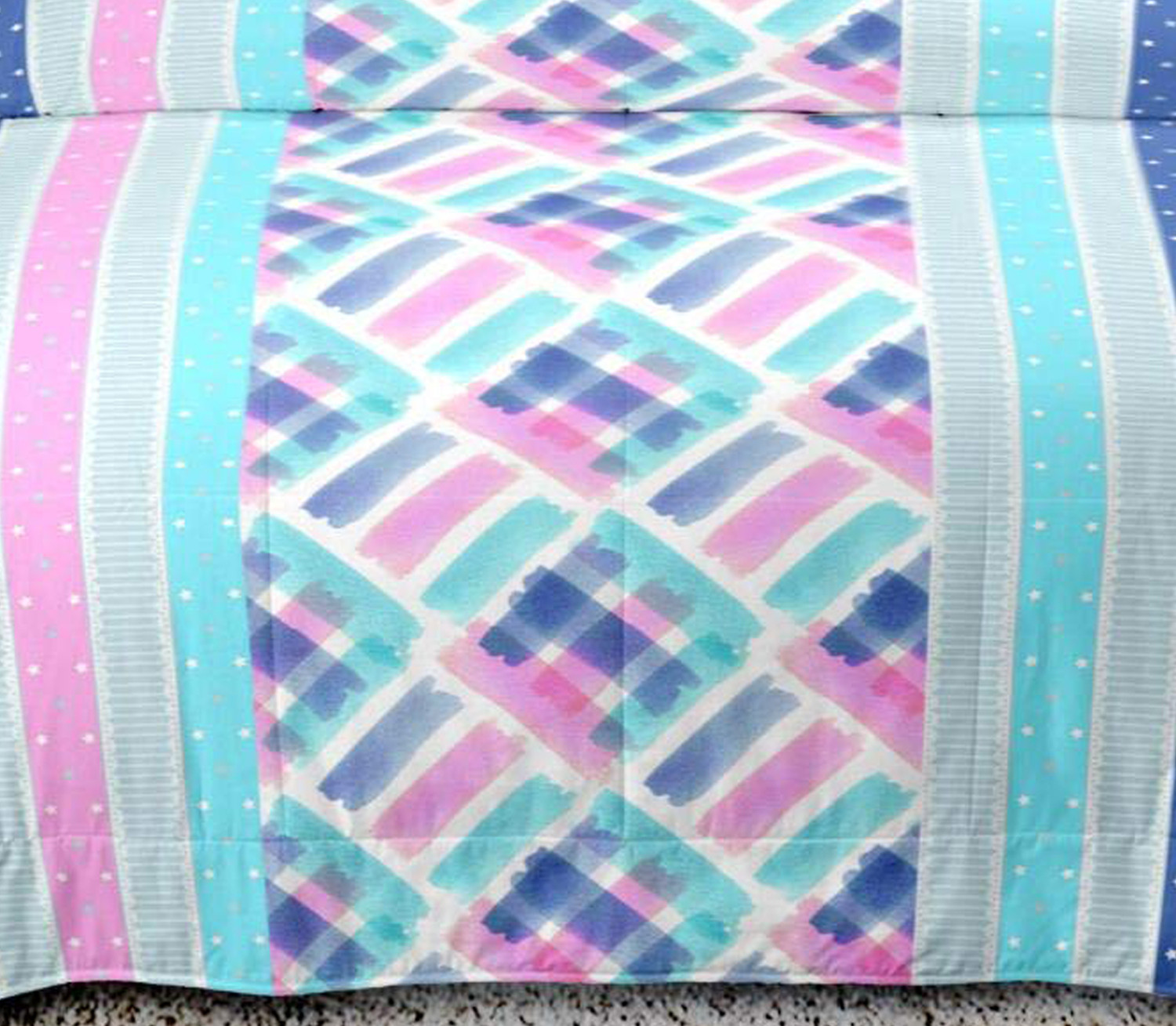 Kuber Industries Fuzzy Strings Print Cotton Double Bedsheet with 2 Pillow Covers (Multi)