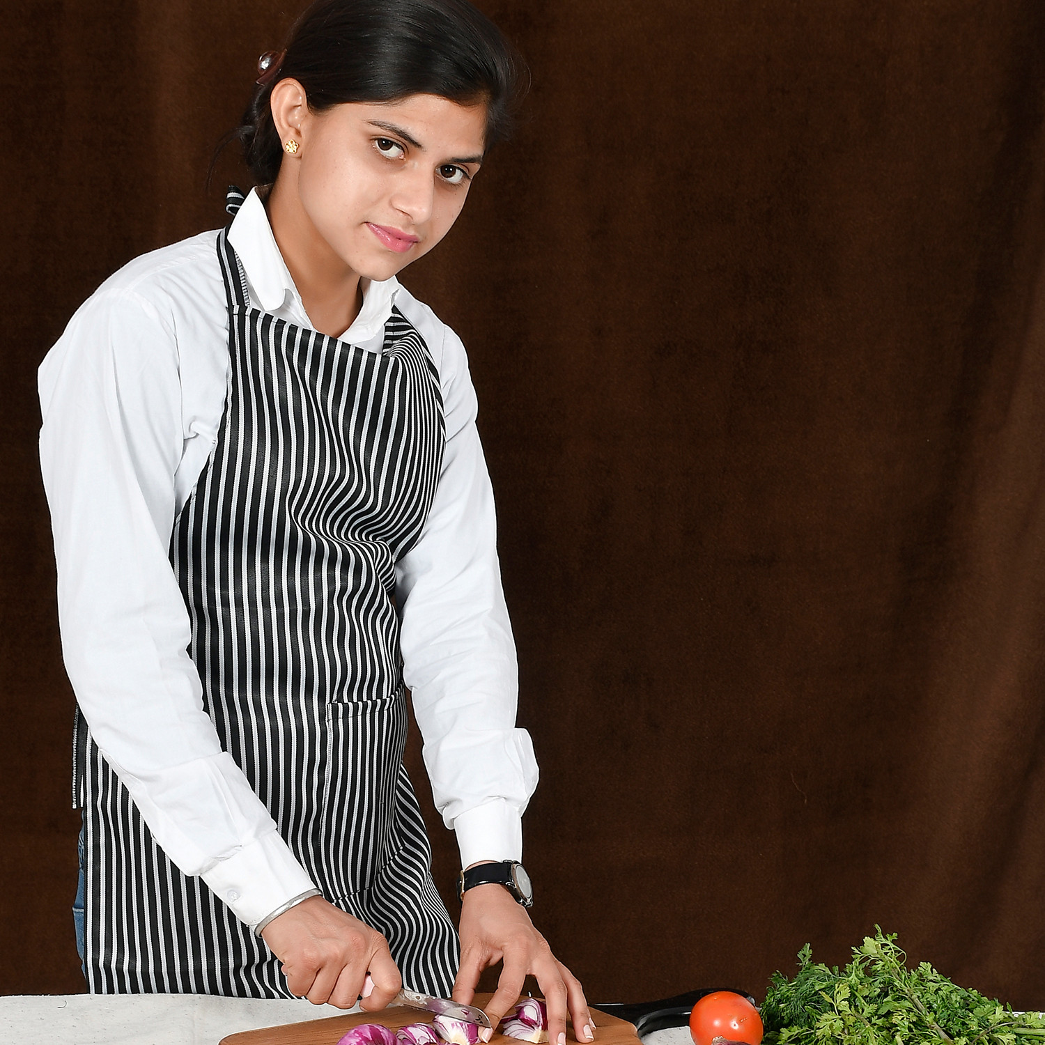 Kuber Industries Linning Printed Apron with 1 Front Pocket (Black & White)