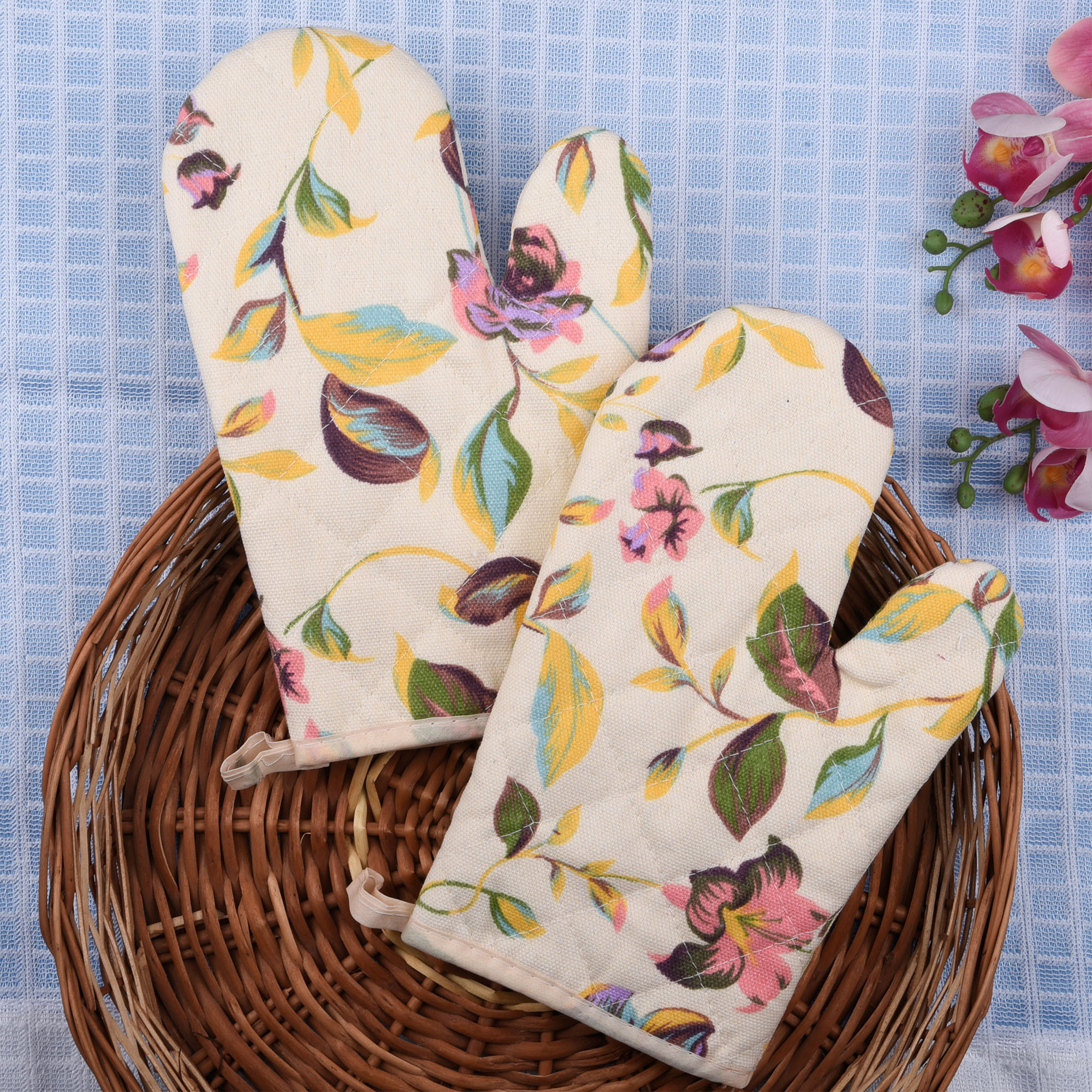 Kuber Industries Oven Mitts | Kitchen Gloves | Microwave Oven Gloves | Leaf Print Hanging Loop Oven Gloves | Insulated Gloves for Oven | Heat Resistant |Cream
