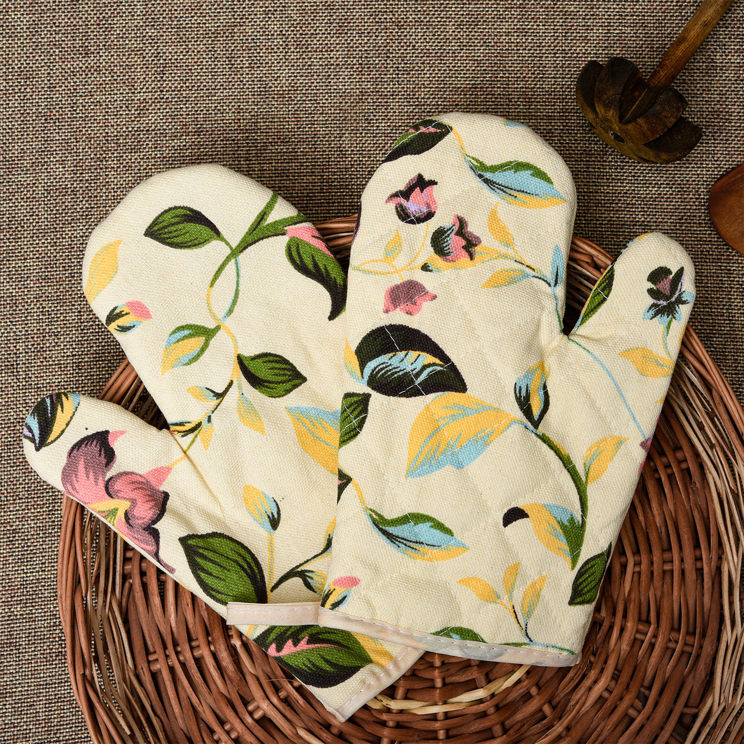 Kuber Industries Oven Mitts|Cotton Microwave Oven Insulated Gloves|Bud Print Hanging Loop Kitchen Oven|Heat Resistant|Microwave Gloves For Kitchen|1 Pair (Cream)