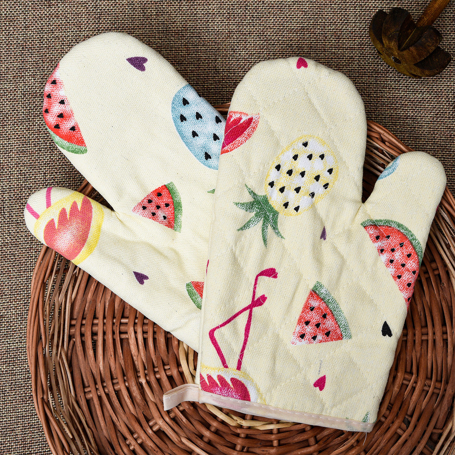 Kuber Industries Oven Mitts|Cotton Microwave Oven Insulated Gloves|Duck Print Hanging Loop Kitchen Oven|Heat Resistant|Microwave Gloves For Kitchen|1 Pair (Cream)