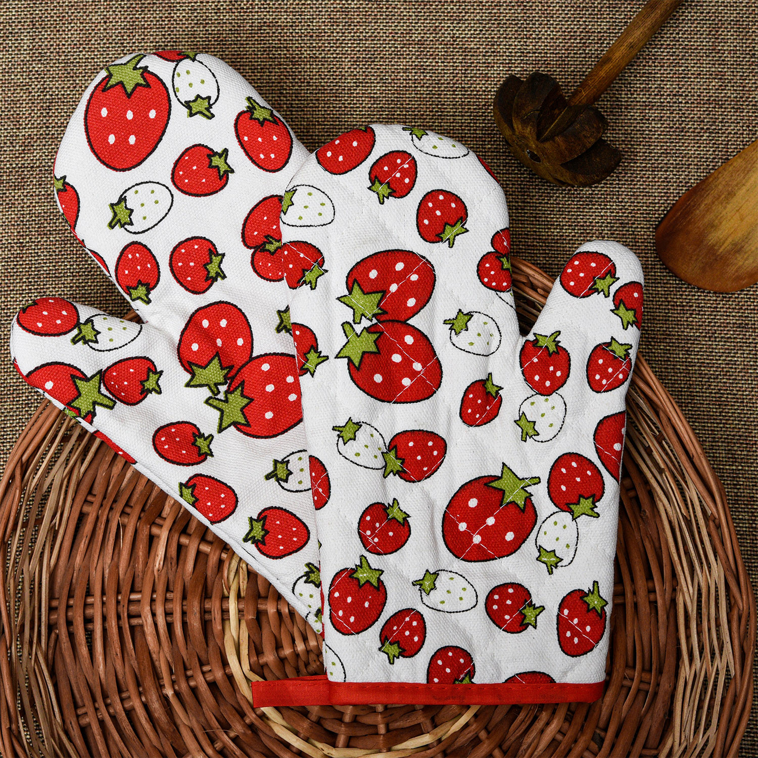 Kuber Industries Oven Mitts|Cotton Microwave Oven Insulated Gloves|Strawberry Print Hanging Loop Kitchen Oven|Heat Resistant|Microwave Gloves For Kitchen|1 Pair (White)