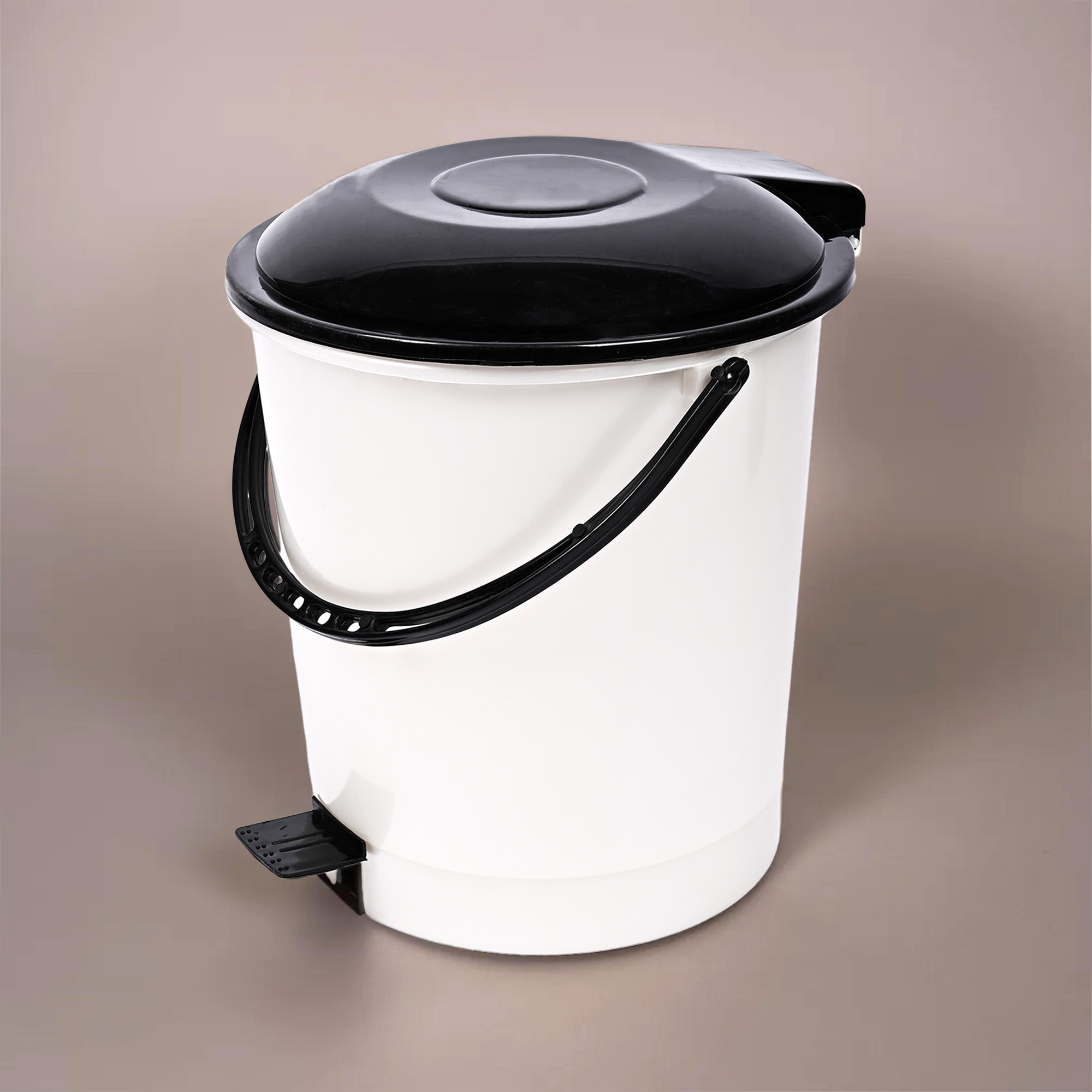 Kuber Industries Pedal Dustbin | Dustbin with Lid | Garbage Bin with Handle | Dustbin for Kitchen-Bathroom | Wet & Dry Waste Bin | Black Dhakkan Trash Can | 10 LTR | White