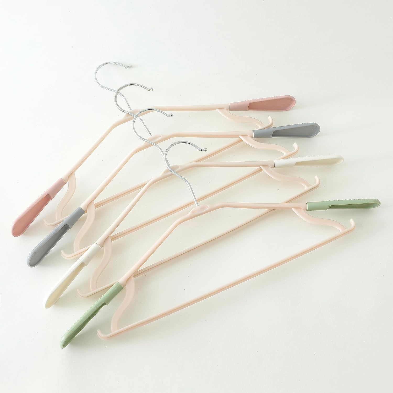Kuber IndustriesPP Cloth Hanger Set of 5 With Zinc Plated Steel Hook (Green)