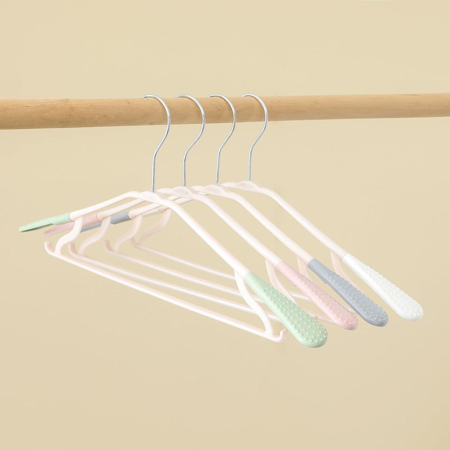 Kuber IndustriesPP Cloth Hanger Set of 5 With Zinc Plated Steel Hook (Grey)