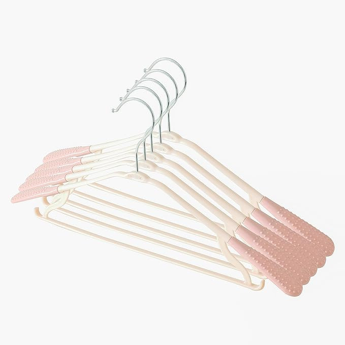 Kuber IndustriesPP Cloth Hanger Set of 5 With Zinc Plated Steel Hook (Pink)